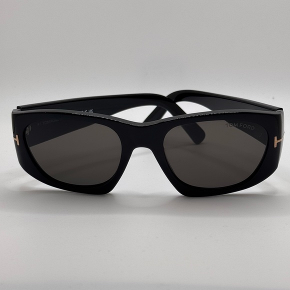 Tom Ford - sunglasses with case - Like New - never worn - 53-19-145 - Picture 3 of 15